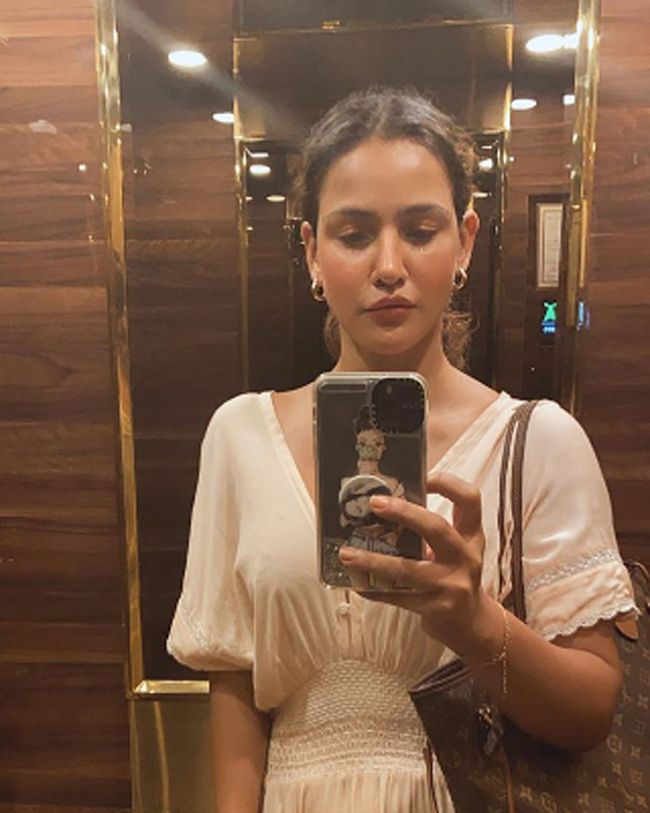 Aisha Sharma Instagram Images